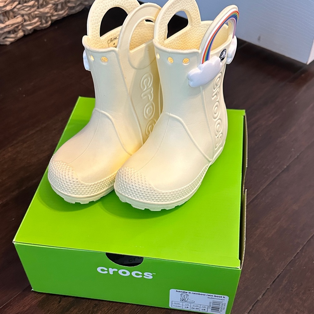 CROCS Kids Cream Rain Boots with Rainbow Charm